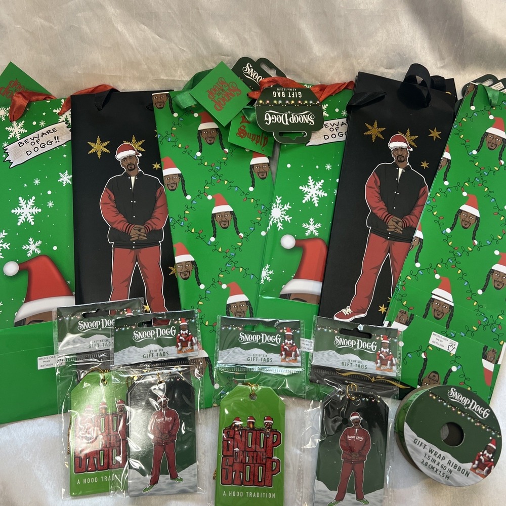 11- Snoop On The Stoop Gift Wine Bags, Gift Tags, & Ribbon - Christmas Snoop Dog